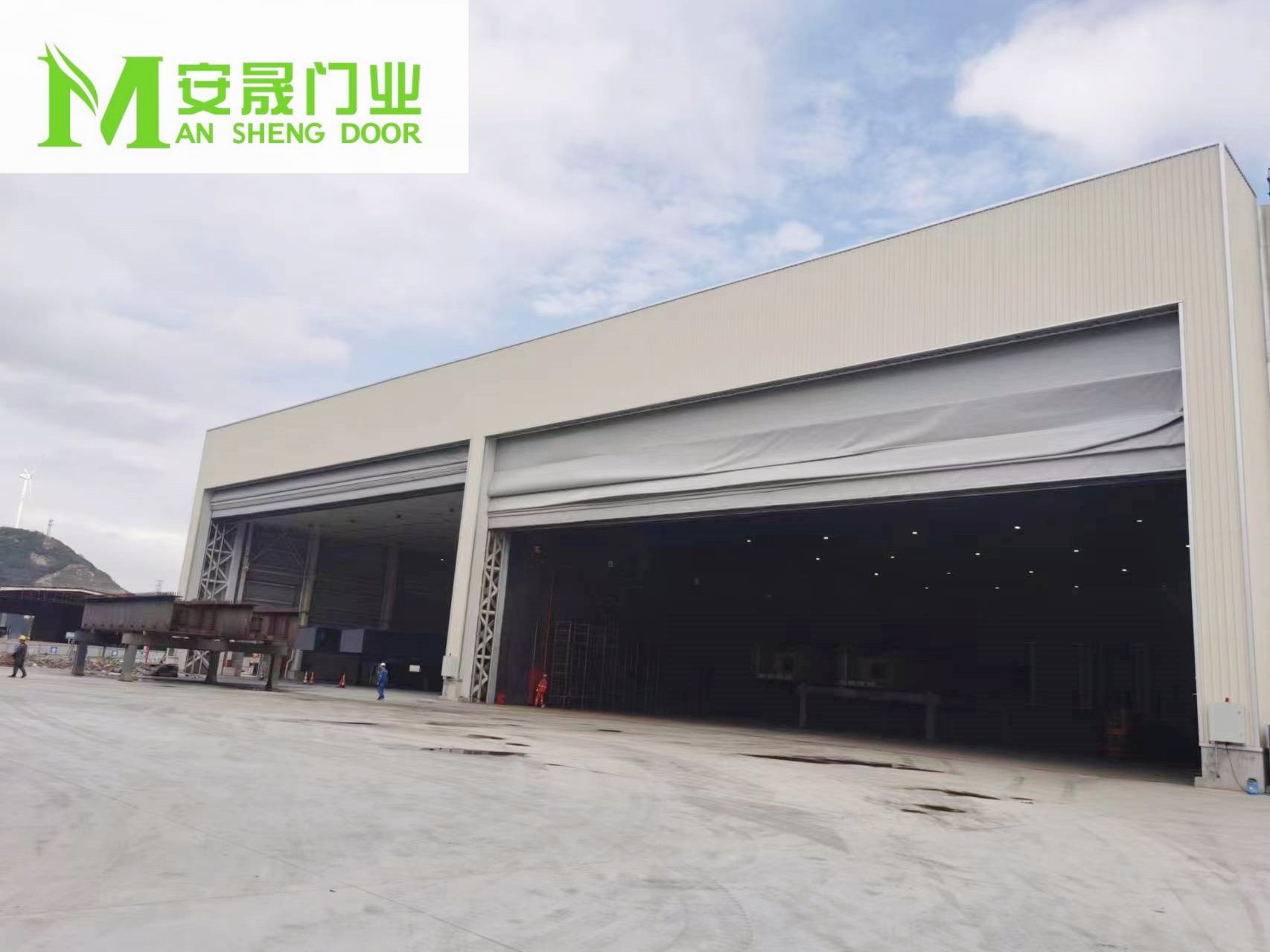 机库大门(图1) 机库大门(图1)